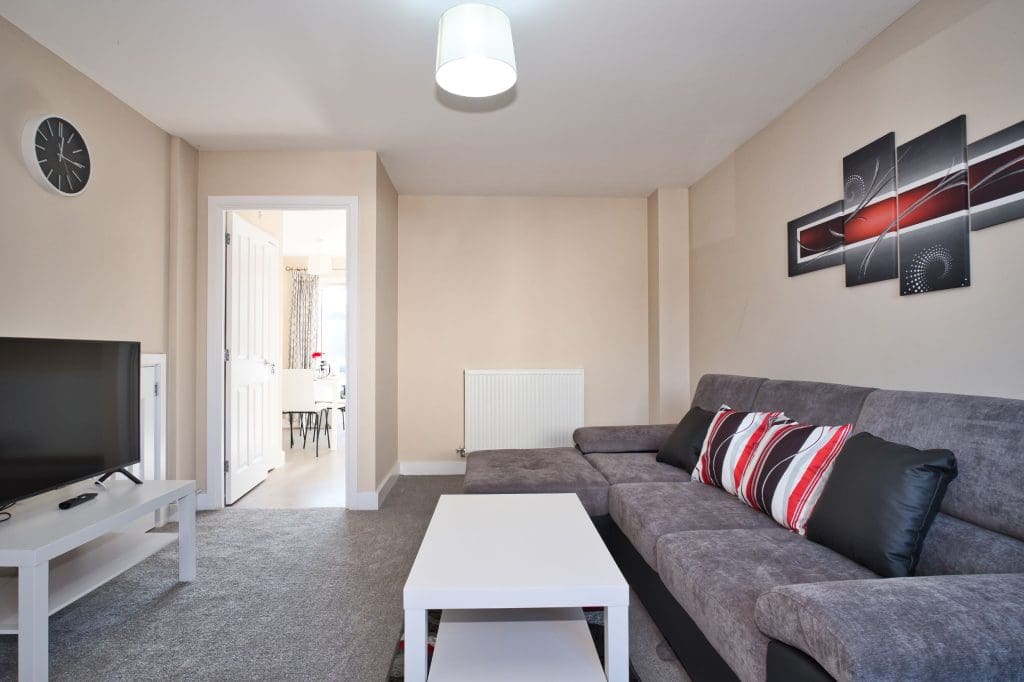 3 Bedroom (4 Beds plus Sofa Bed), 2 Bathrooms – Rudd House, Peterborough