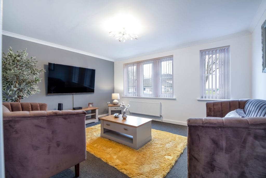 4 Bedrooms (6 Beds), 2.5 Baths – Peterborough