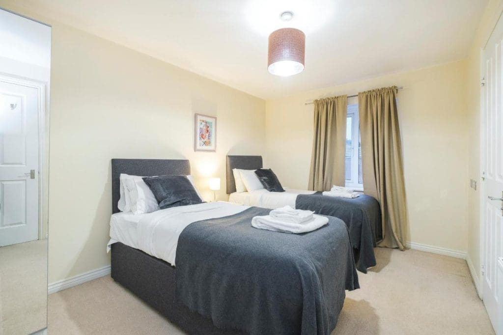 3 Bedroom (6 Beds), 2 Bathroom – Stifford, Grays