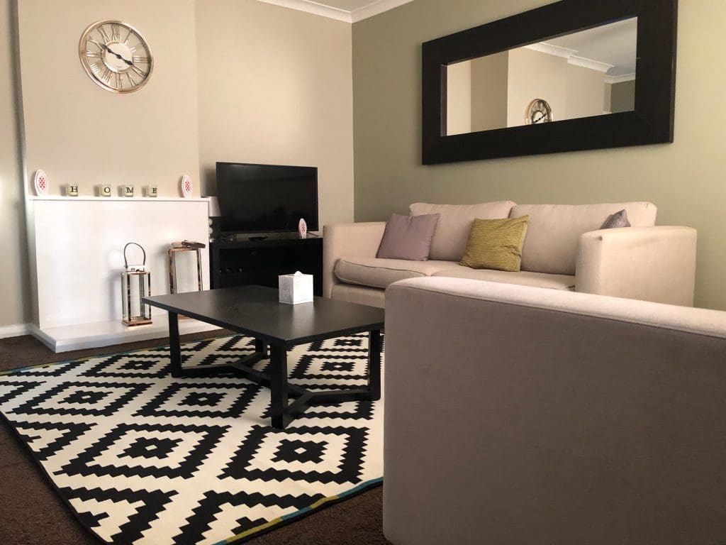 3 Bedroom (5 beds), 1.5 Bath – Romford, Essex, England, UK