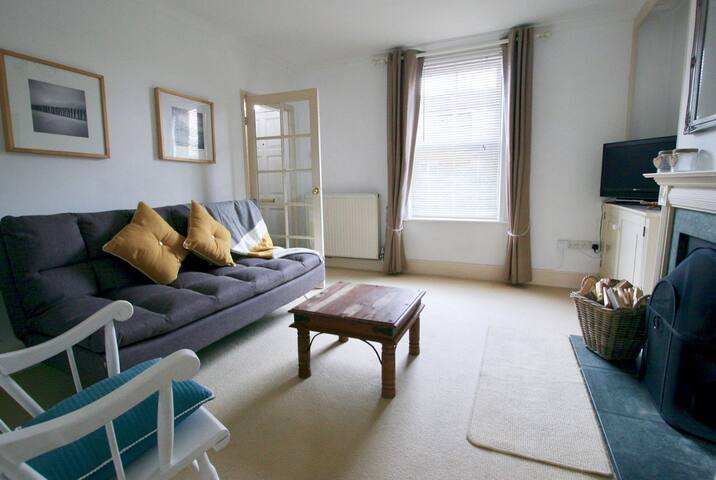 2 Bedroom (2 Bed), 1 Bath – Chichester, West Sussex, England, UK