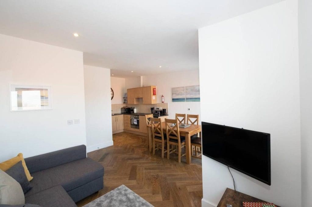 2 Bedroom (2 Bed), 2 Bath – Liverpool, Merseyside, England, UK