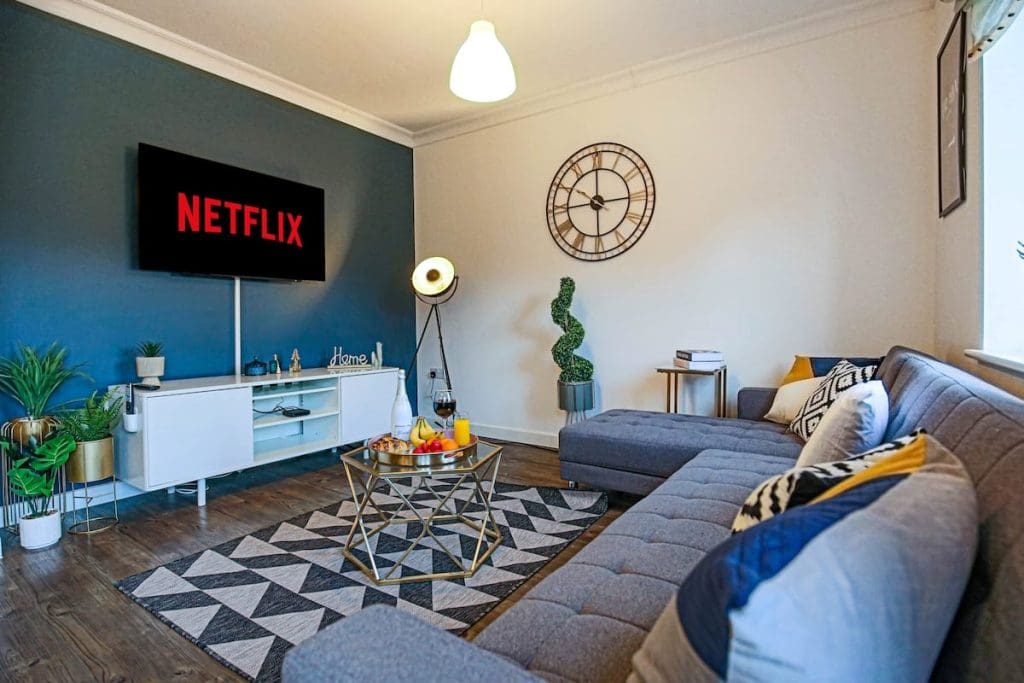 4 Bedroom (8 Beds), 2 Bathroom House – Milton Keynes, Buckinghamshire, England, UK.