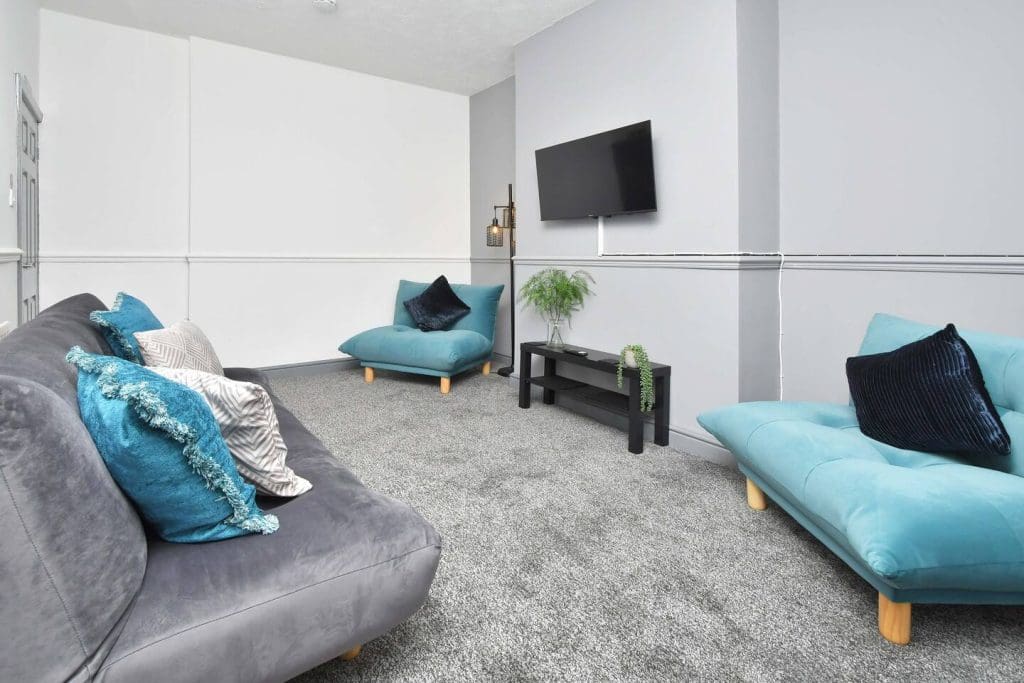 4 Bedroom (6 Beds), 1 Bathroom House – Stoke-on-Trent, Staffordshire, UK