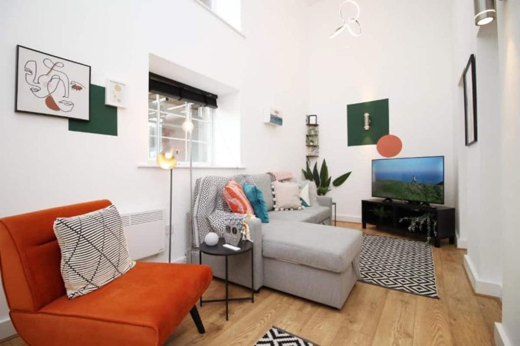 3 Bedroom (4 Beds), 1 Bathroom Apartment – Swansea, Wales, UK