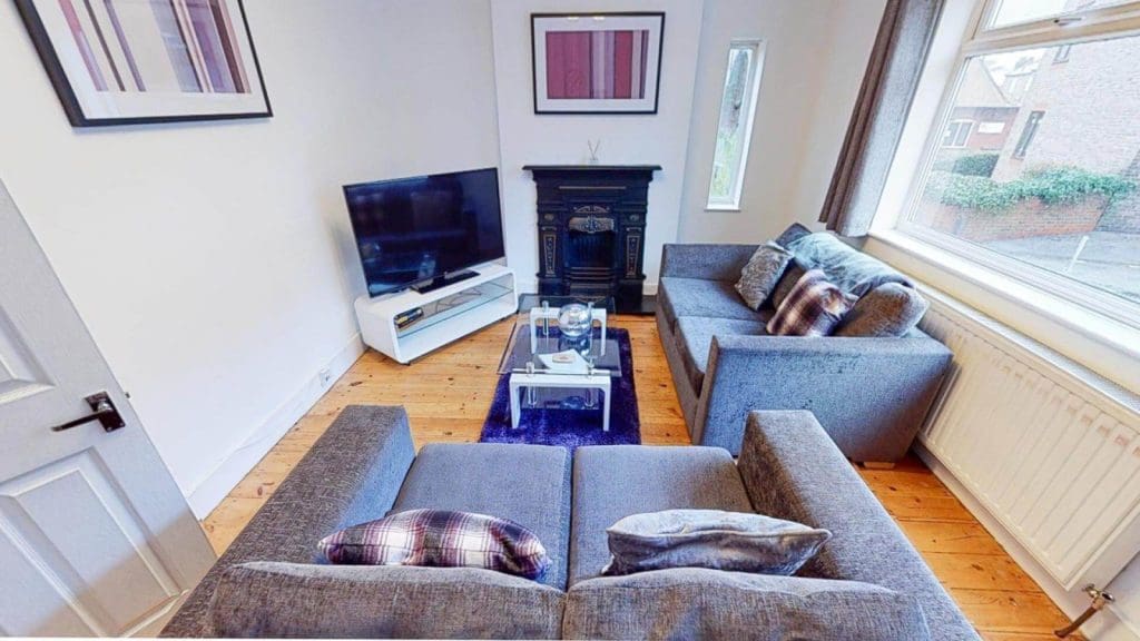 2 Bedroom (3 beds), 1 Bathroom Apartment – Brentwood, Essex, England, UK