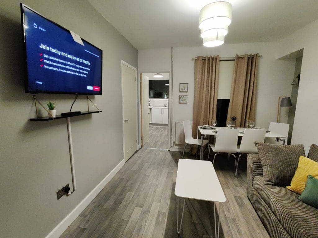 3 Bedroom (4 Beds), 1 Bath – Swansea, West Glamorgan, Wales, UK