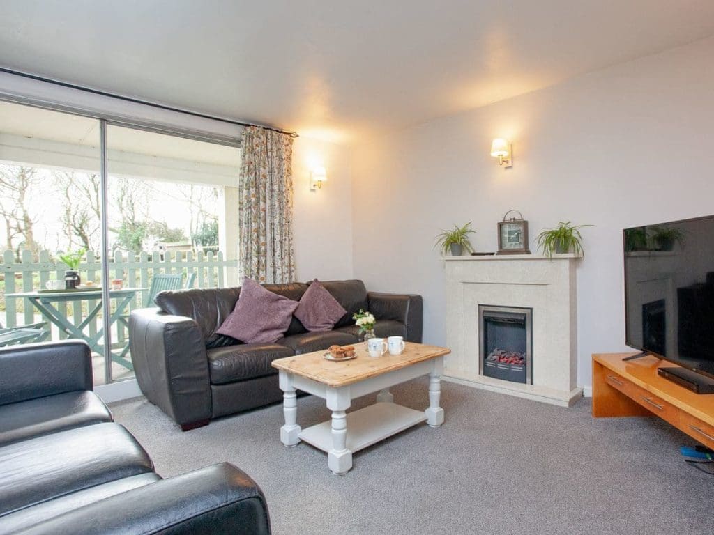 3 Bedroom (6 Beds), 1 Bathroom Apartment – Truro, Cornwall, England, UK