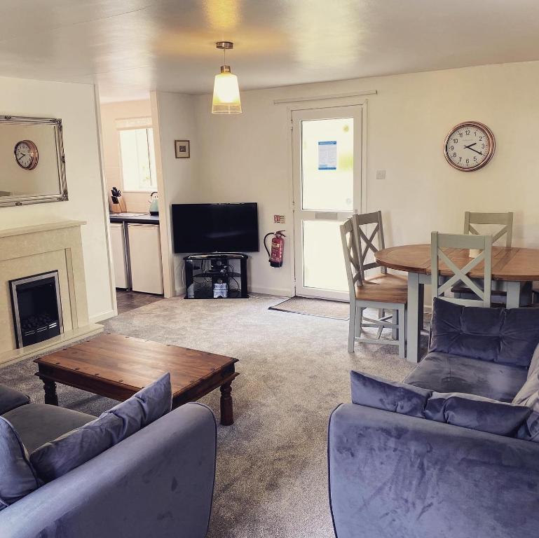 3 Bedroom (4 Beds), 1 Bathroom Cottage – Truro, Cornwall, England, UK