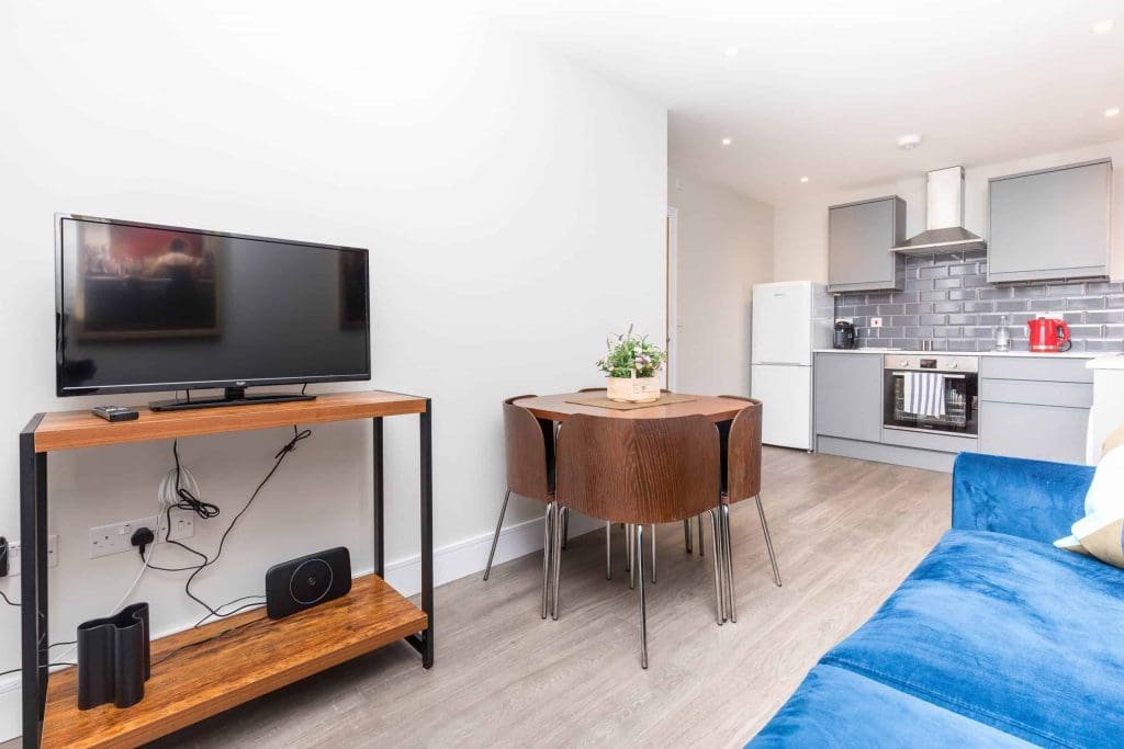 2 Bedroom (4 Beds), 1 Bathroom Apartment – Horsham, West Sussex, England, UK