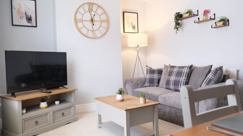 2 Bedroom (4 Beds), 1 Bathroom House – Northampton, Northamptonshire, England, UK