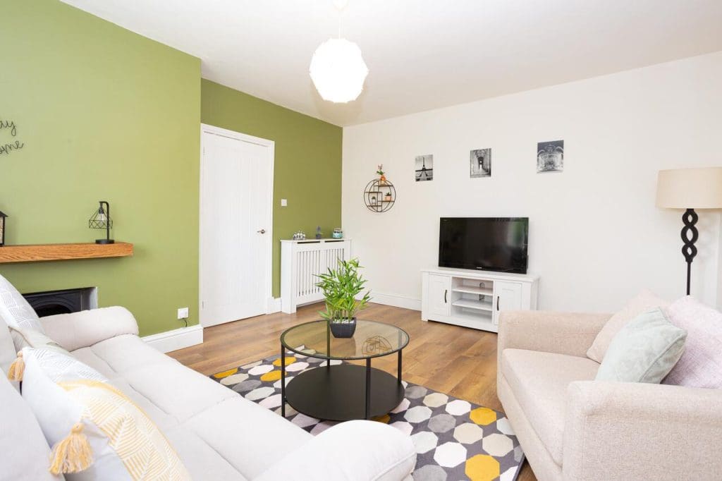 2 Bedroom (3 Beds), 1 Bathroom Apartment – Coatbridge, North Lanarkshire, Scotland, UK