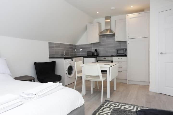 1 Bedroom (1 Beds), 1 Bath – Bournemouth, Dorset, England, UK