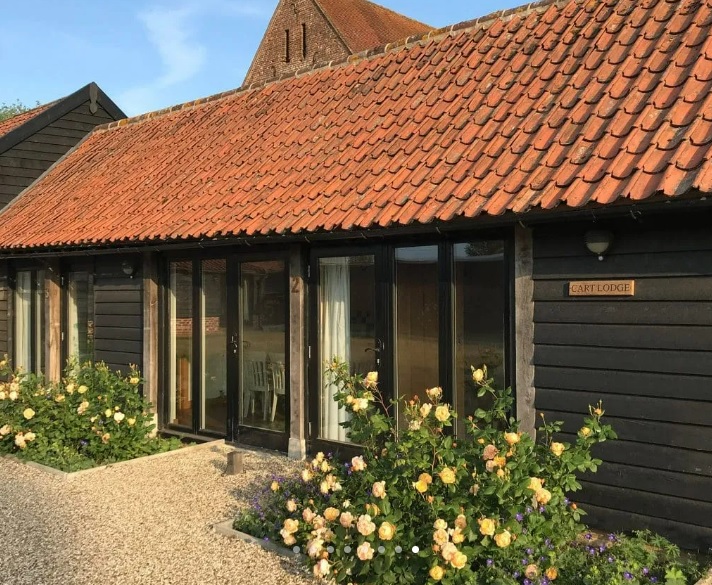 7 Bedroom (9 Beds), 7 Bath – 3 Lodge/Barns, Braintree, Essex, England, UK