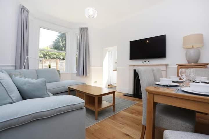 2 Bedroom (3 Beds), 1 Bath – Bournemouth, Dorset, England, UK