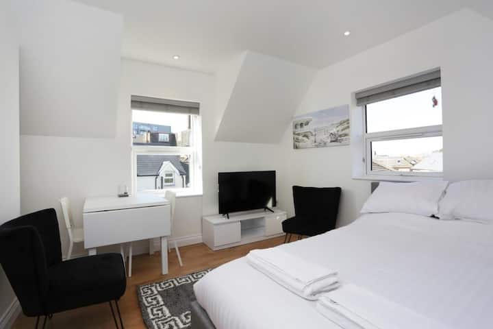 1 Bedroom (1 Beds), 1 Bath – Bournemouth, Dorset, England, UK