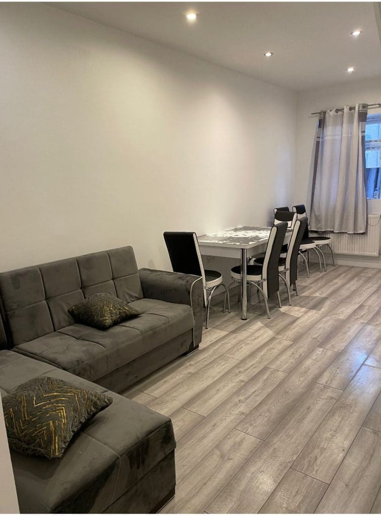 4 Bedroom (7 Beds), 2 Bathrooms – East Ham, Greater London