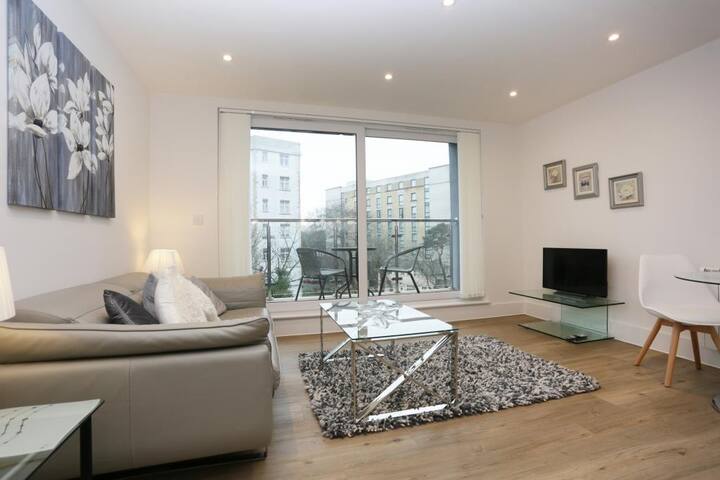 1 Bedroom (1 Beds), 1 Bath – Bournemouth, Dorset, England, UK