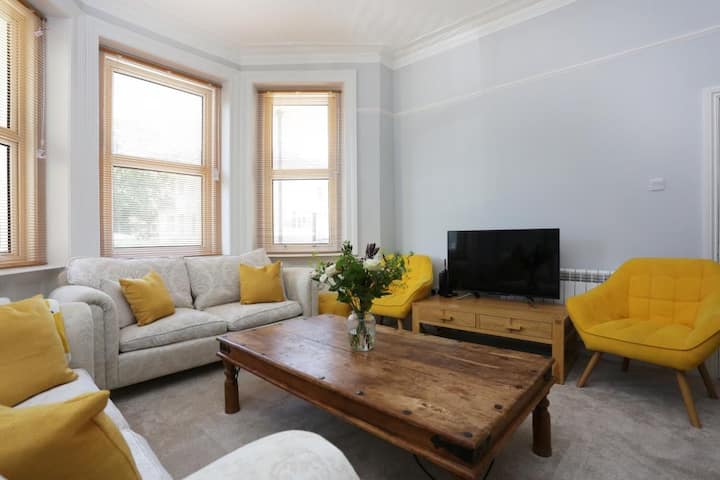 3 Bedroom (4 Beds), 1 Bath – Bournemouth, Dorset, England, UK