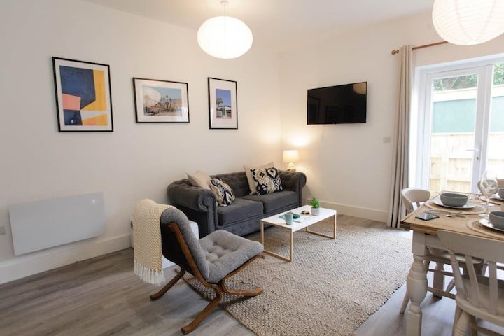 1 Bedroom (2 Beds), 1 Bath – Bournemouth, Dorset, England, UK