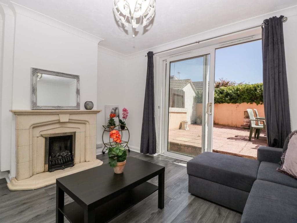 3 Bedroom (4 Beds), 1 Bathroom – Bournemouth, Dorset, England, UK