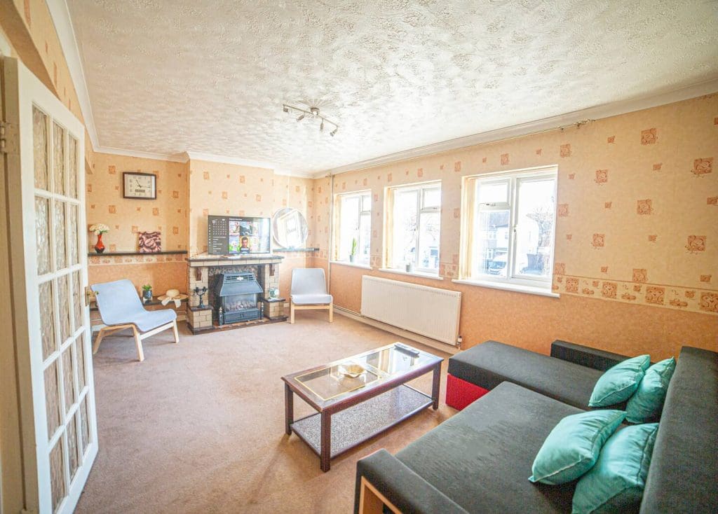 3 Bedroom (5 Beds), 1 Bath – Gravesend, Kent, England, UK