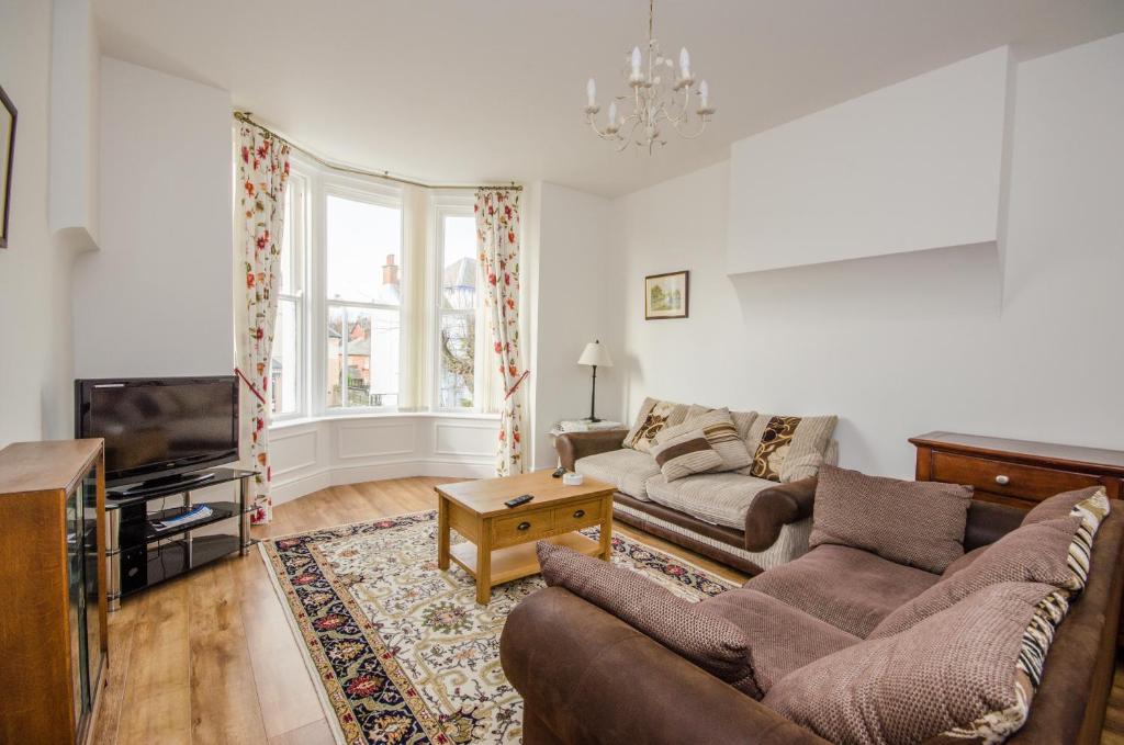 4 Bedrooms (5 Beds), 2 Bath – Llandudno,  Conwy, Wales, UK