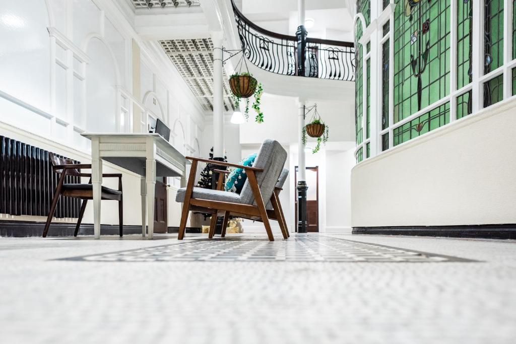 5 Bedrooms (5 Beds), 1 Bath – Liverpool,  Merseyside, England, UK