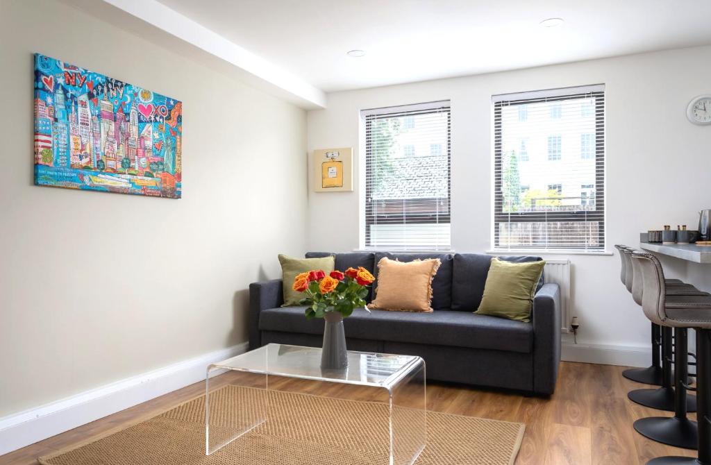 1 Bedrooms (1 Beds), 1 Bath – Cheltenham,  Gloucestershire, England, UK