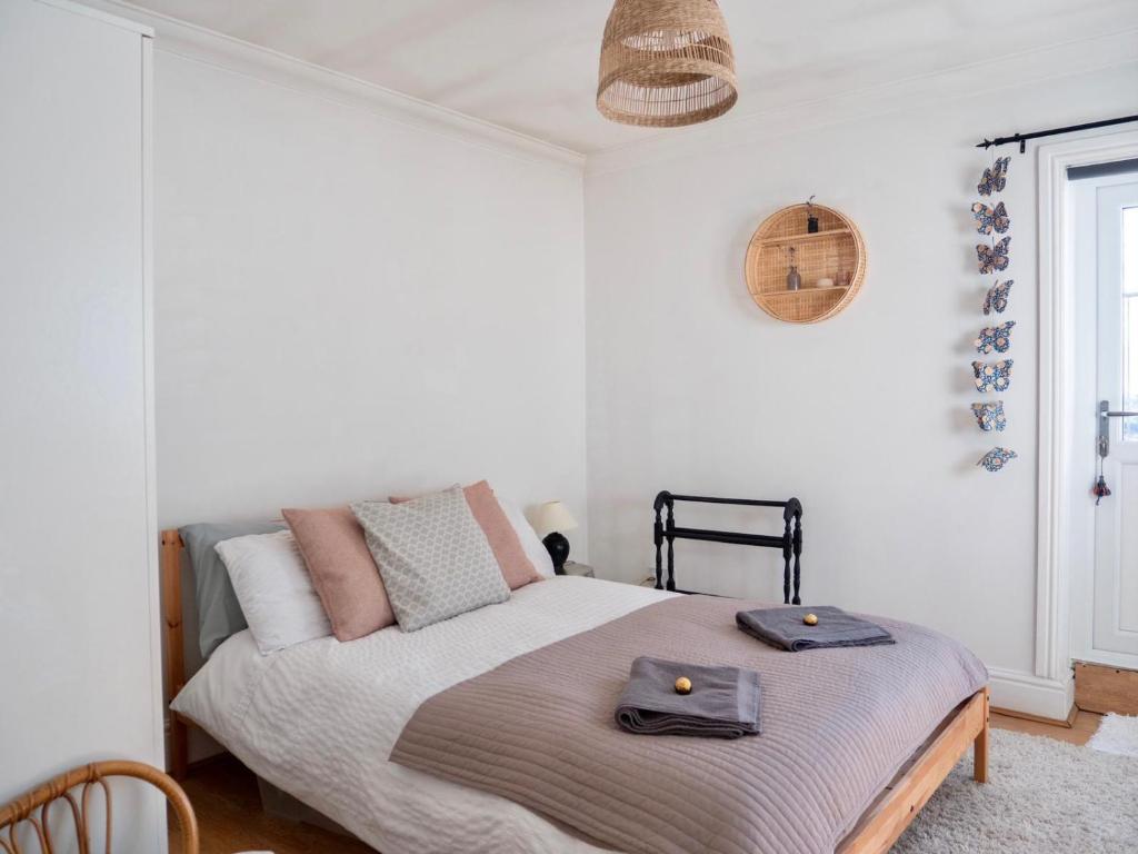 2 Bedrooms (3 Beds), 1 Bath – Cardiff,  South Glamorgan, Wales, UK