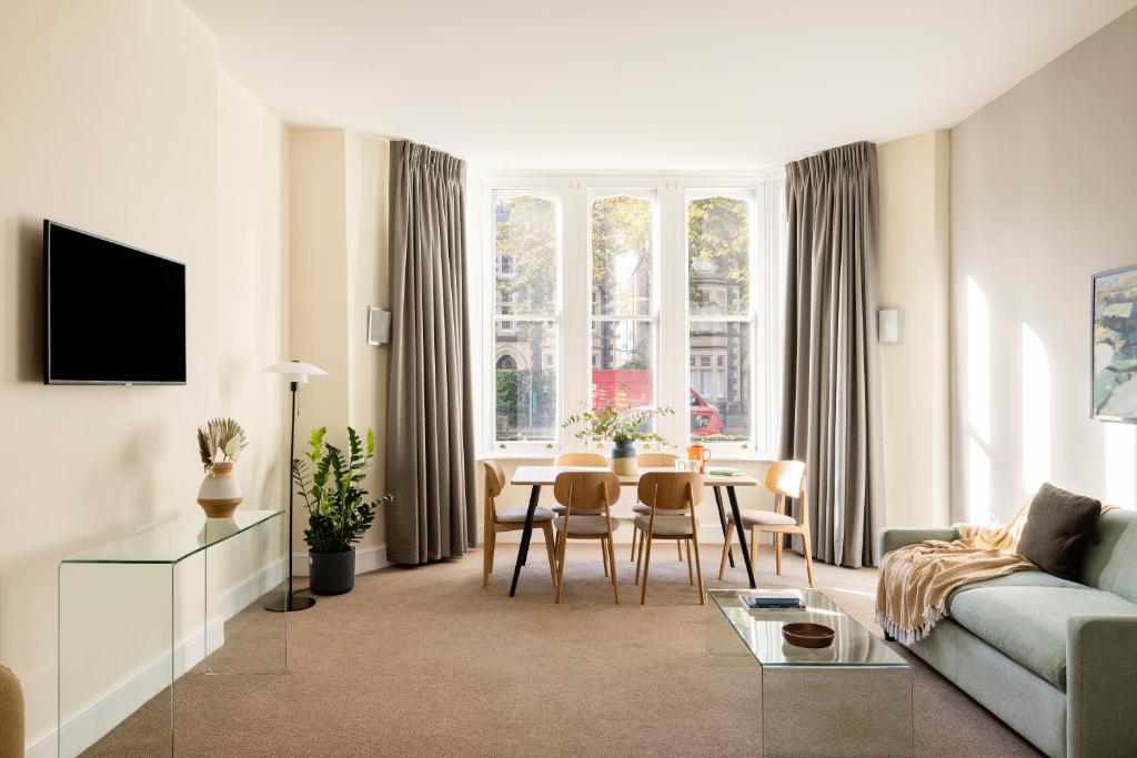 4 Bedrooms (4 Beds), 1 Bath – Cardiff,  South Glamorgan, Wales, UK