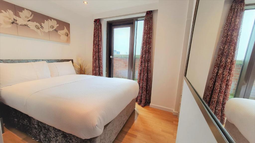 5 Bedrooms (8 Beds), 3 Bath – Liverpool,  Merseyside, England, UK