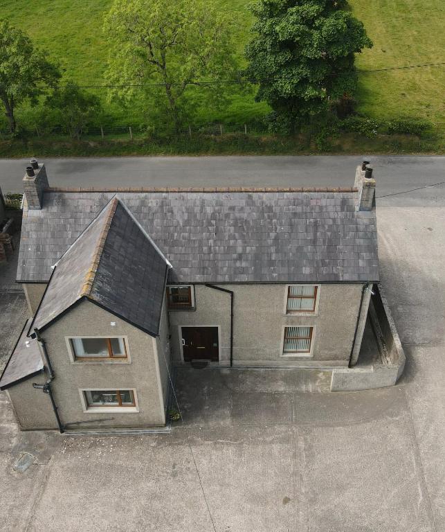 3 Bedrooms (3 Beds), 2 Bath – Ballynahinch,  County Down, Northern Ireland, UK