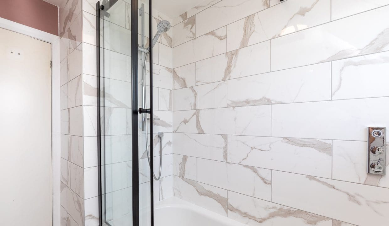 Bathroom bath:shower