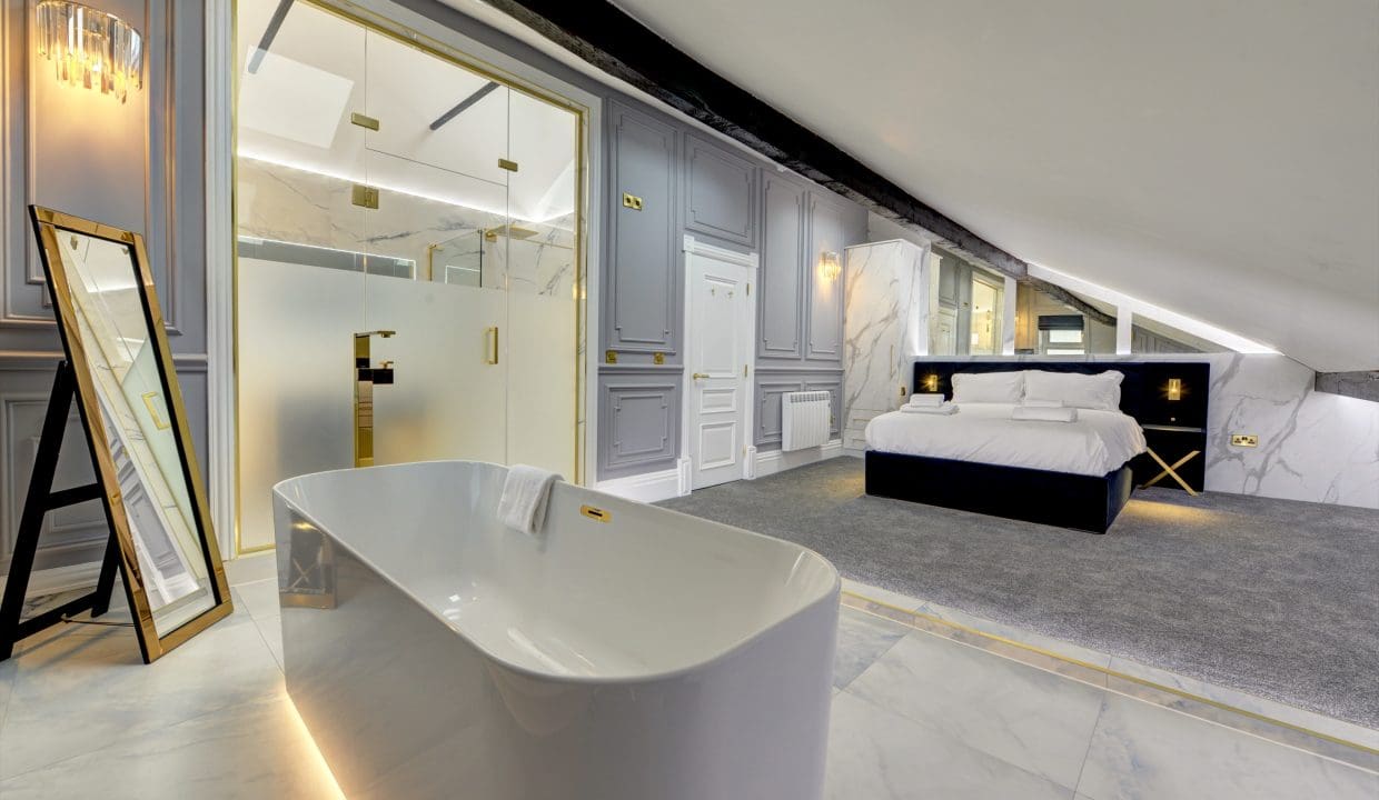 _DSC5260And8more_Fusion-Interior