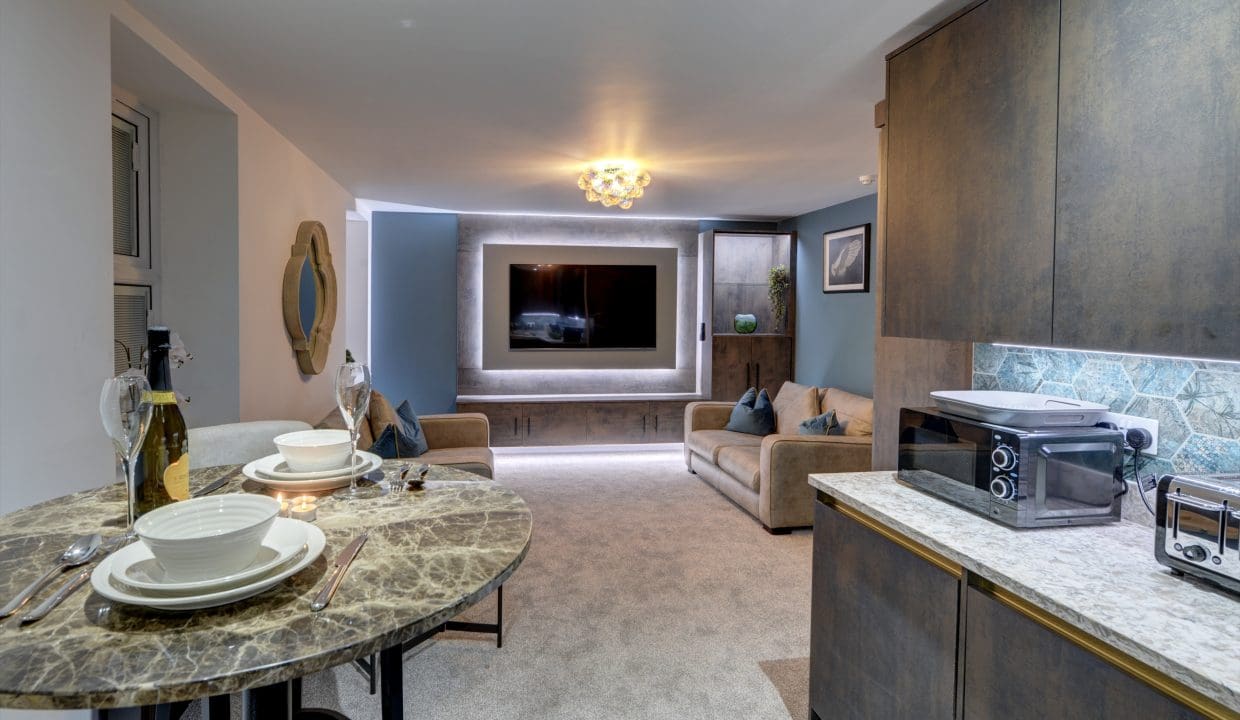 _DSC5854And8more_Fusion-Interior