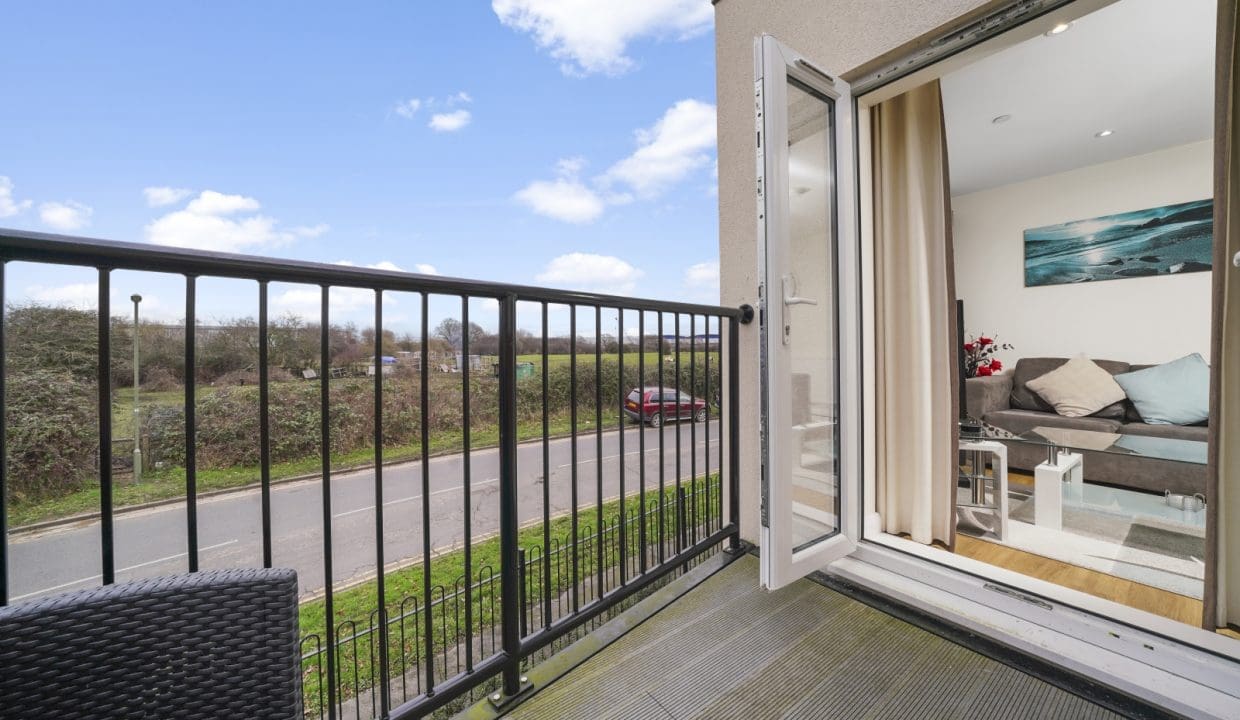 Heathrow Living 6 - Balcony