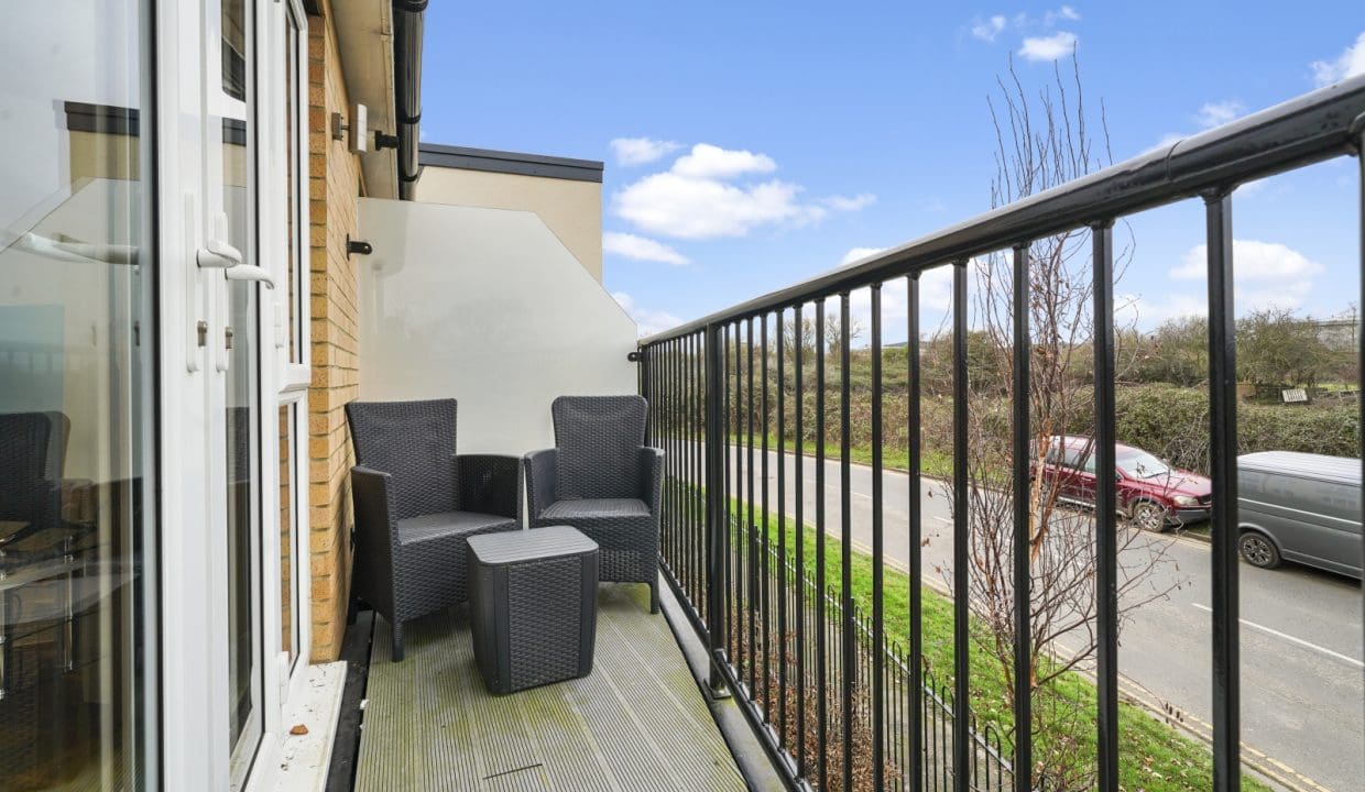 Heathrow Living 8 - Balcony