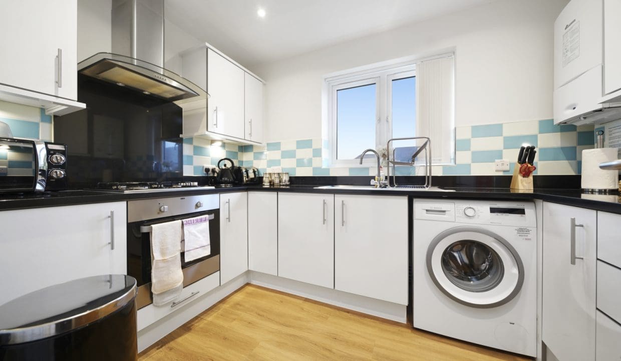 Heathrow Living 8 - Kitchen
