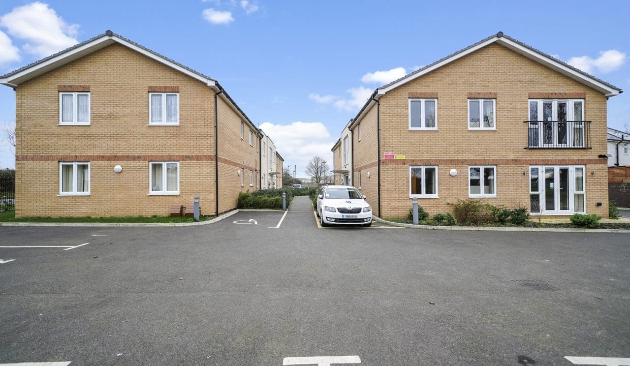 Heathrow Living - External 2