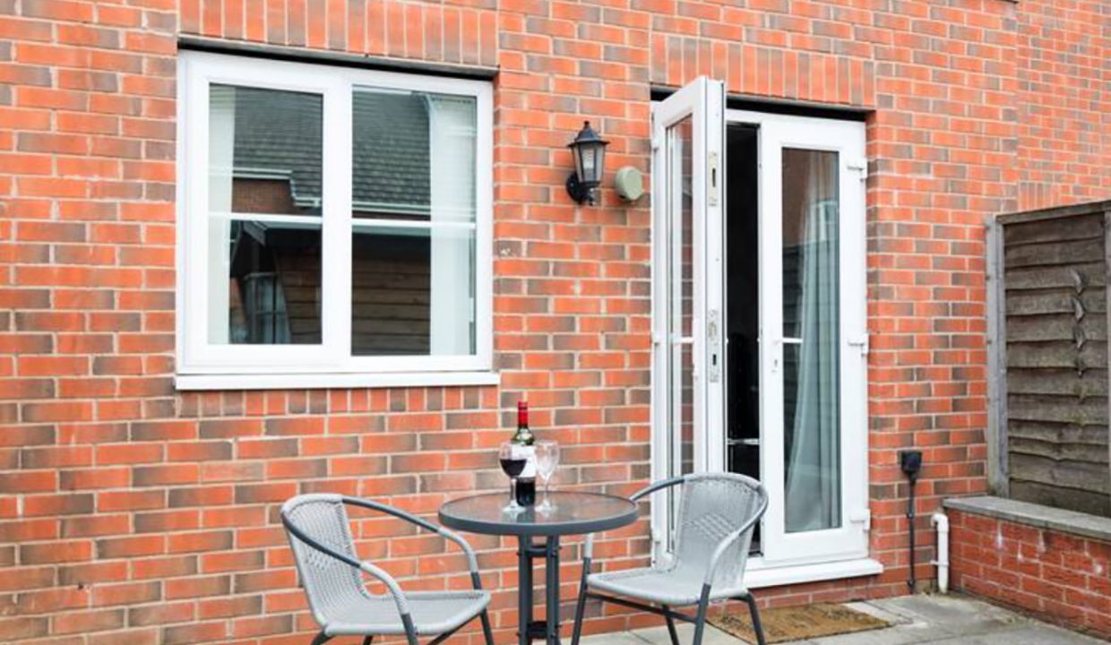 Woodcutter_Hartco_Accommodation_Walsall_Contractors_rental_patio