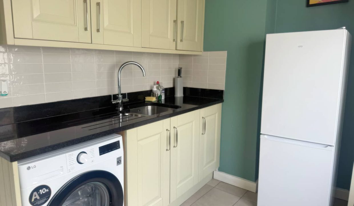 f40e7bb6-10ca-48d9-83e8-999bb689a51f[1]