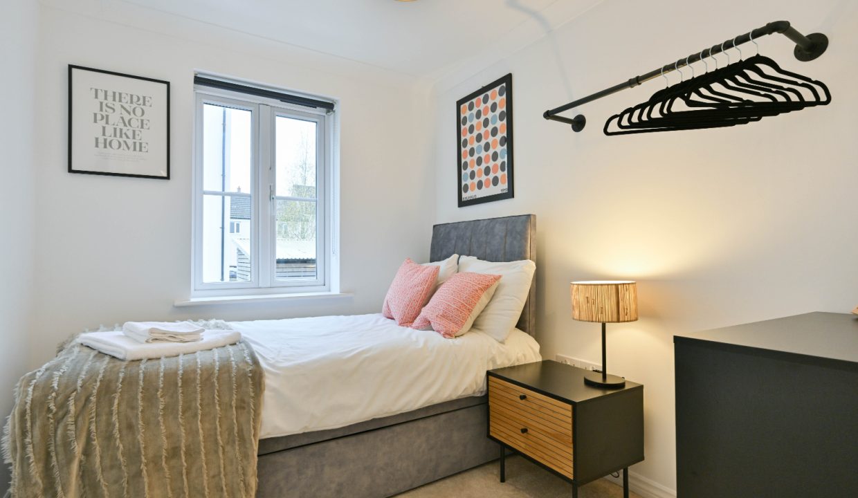 061124 Slipps Close Frome  029