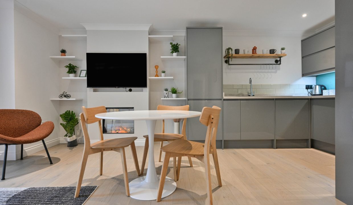 061124 Slipps Close Frome  047