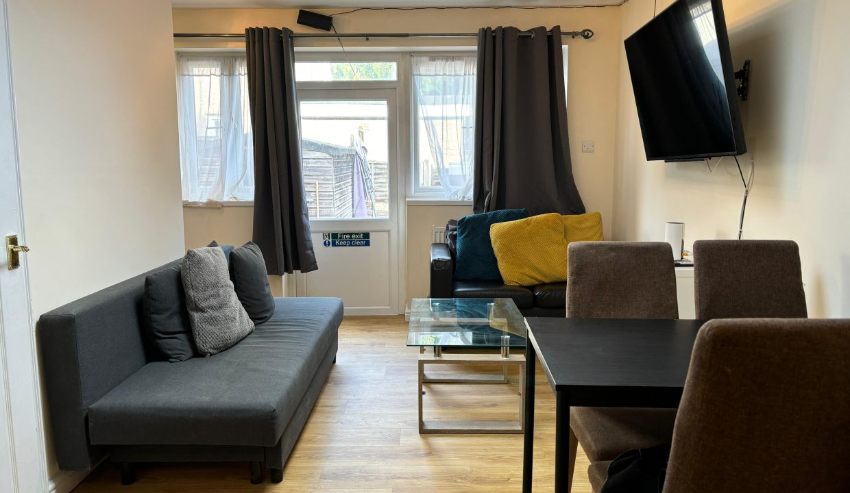 WhatsApp Image 2024-10-18 at 14.40.49 (1)