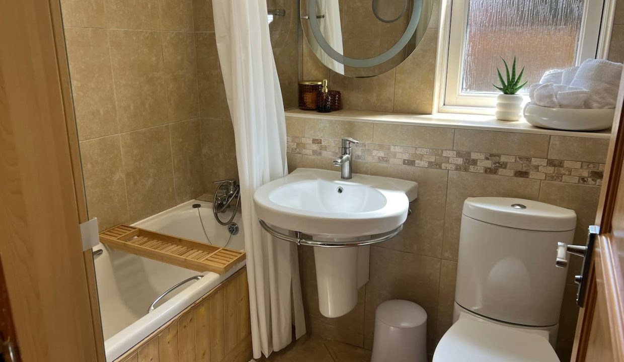 15f6ea5c-b8ba-41b4-93ec-e349bc0e159d[1]