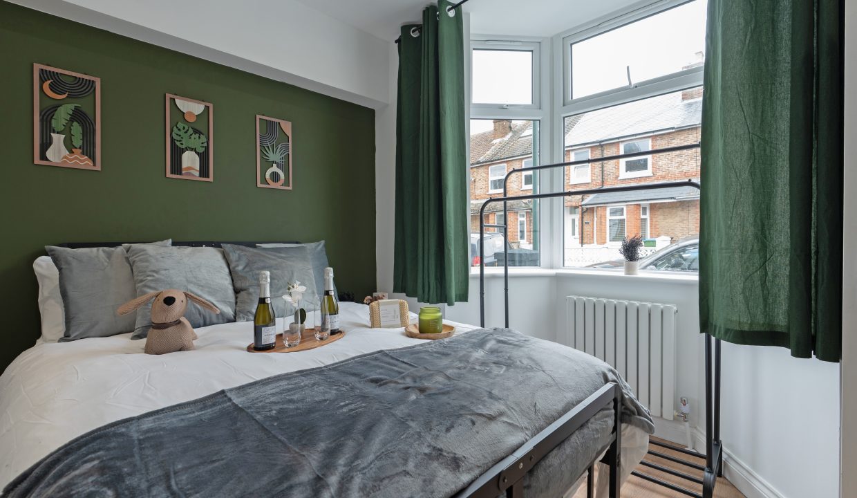 19 Essex Rd Bognor-7405586