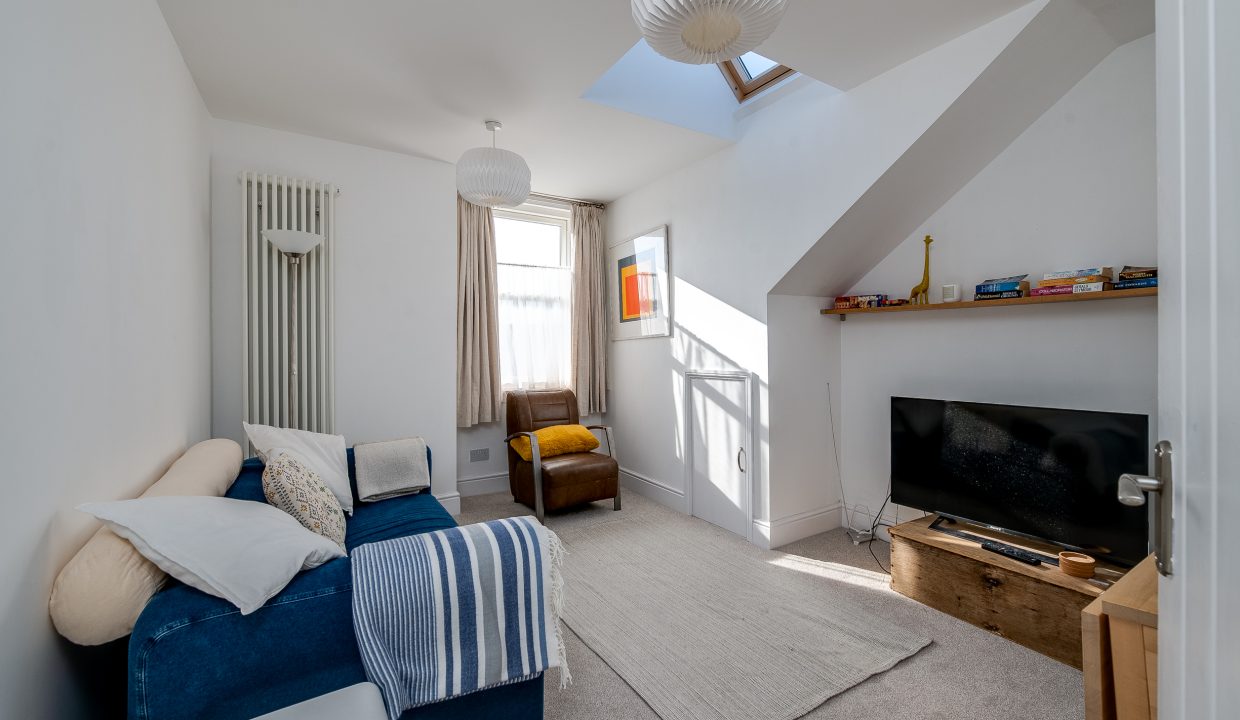 Flat 3, 42 Whitwell Road, Southsea 04.11.22-14