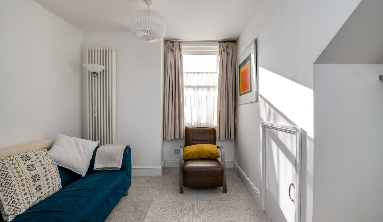 Flat 3, 42 Whitwell Road, Southsea 04.11.22-23