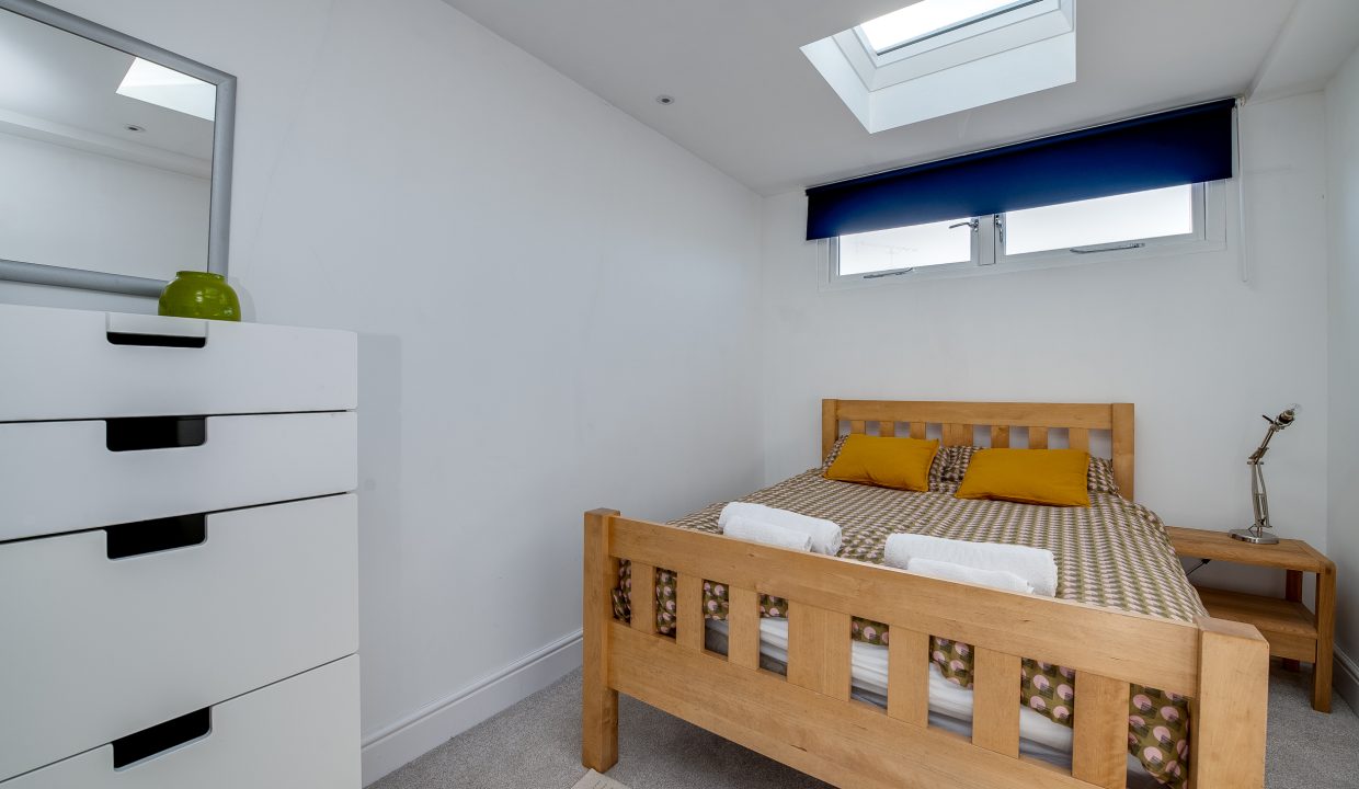 Flat 3, 42 Whitwell Road, Southsea 04.11.22-31